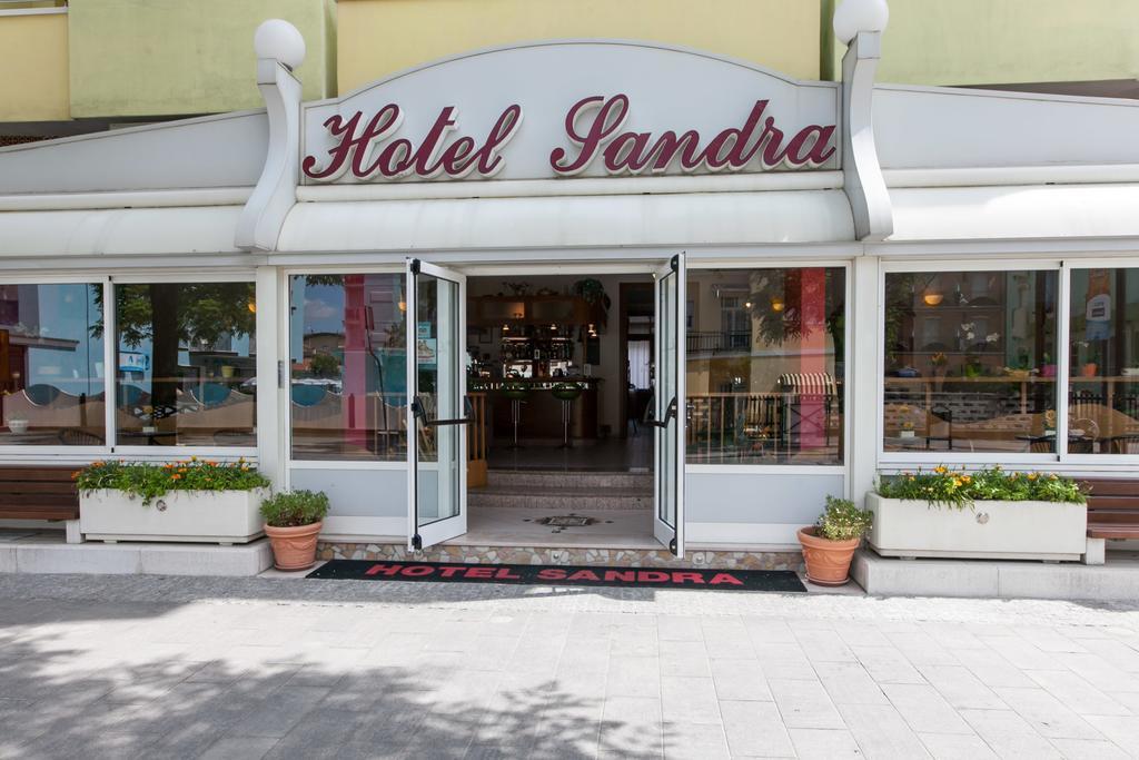 Hotel Sandra Гаттео-а-Маре Экстерьер фото